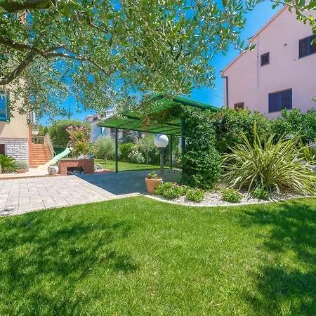 Lux Nina With Six Bedrooms, Private Pool, Sauna *