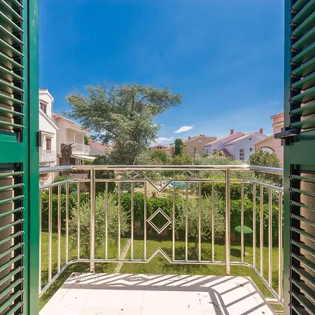 Lux Nina With Six Bedrooms, Private Pool, Sauna Villa