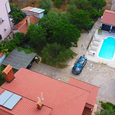 Lux Nina With Six Bedrooms, Private Pool, Sauna