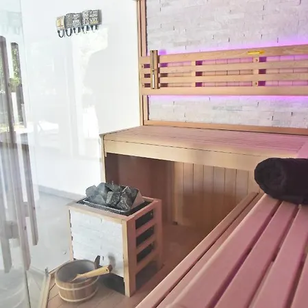 Lux Nina With Six Bedrooms, Private Pool, Sauna