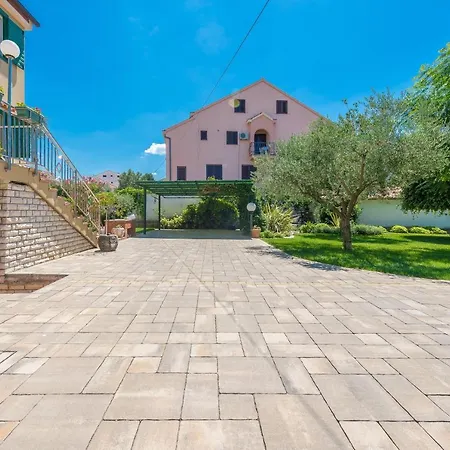 Lux Nina With Six Bedrooms, Private Pool, Sauna Villa *