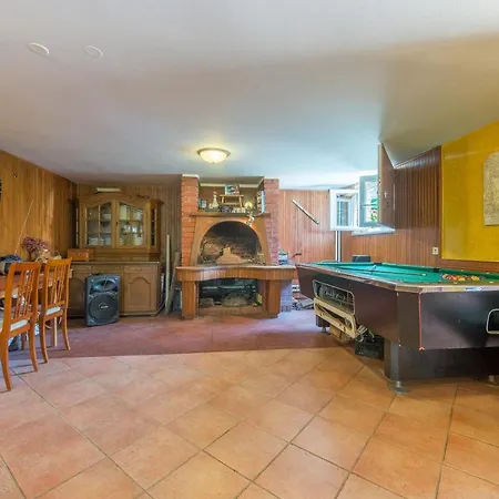 Lux Nina With Six Bedrooms, Private Pool, Sauna