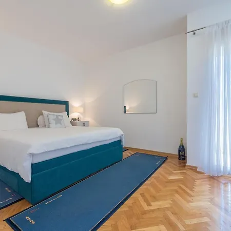 Lux Nina With Six Bedrooms, Private Pool, Sauna