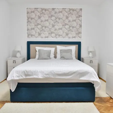 Villa Lux Nina With Six Bedrooms, Private Pool By Adex Travel