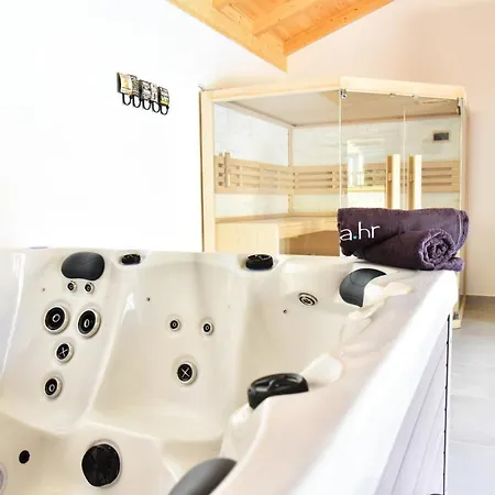 Lux Nina With Six Bedrooms, Private Pool, Sauna *