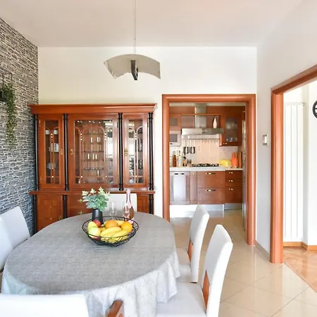 Lux Nina With Six Bedrooms, Private Pool, Sauna