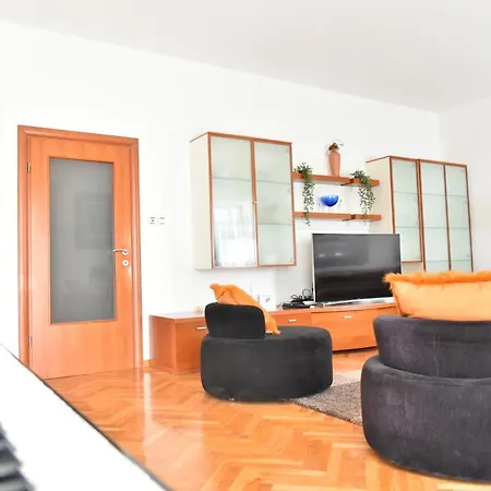 Villa Lux Nina With Six Bedrooms, Private Pool By Adex Travel Zara