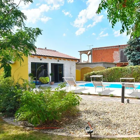 Lux Nina With Six Bedrooms, Private Pool, Sauna Villa Zadar