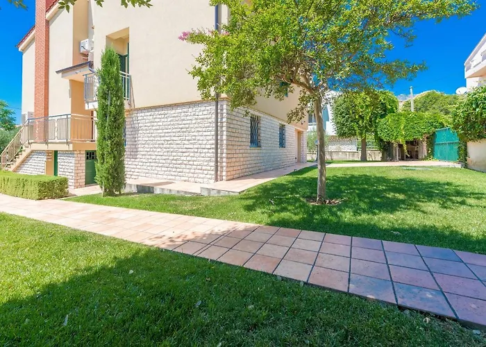 Villa Lux Nina With Six Bedrooms, Private Pool By Adex Travel *