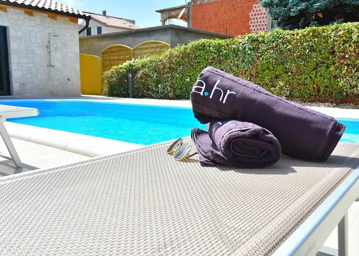 וילה Lux Nina With Six Bedrooms, Private Pool By Adex Travel זאדאר