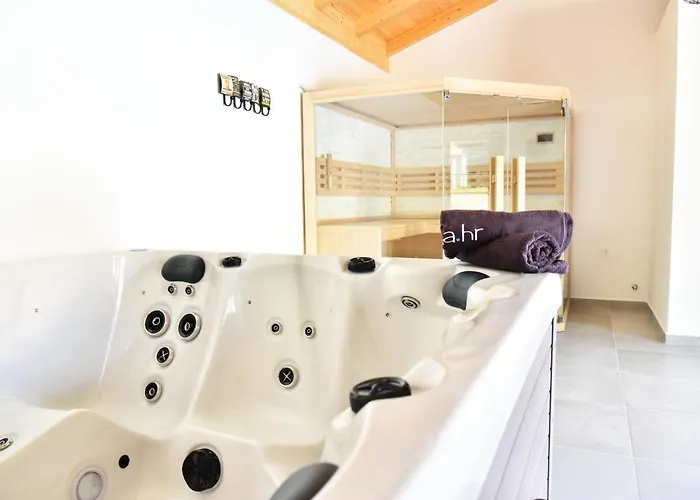 Lux Nina With Six Bedrooms, Private Pool By Adex Travel *