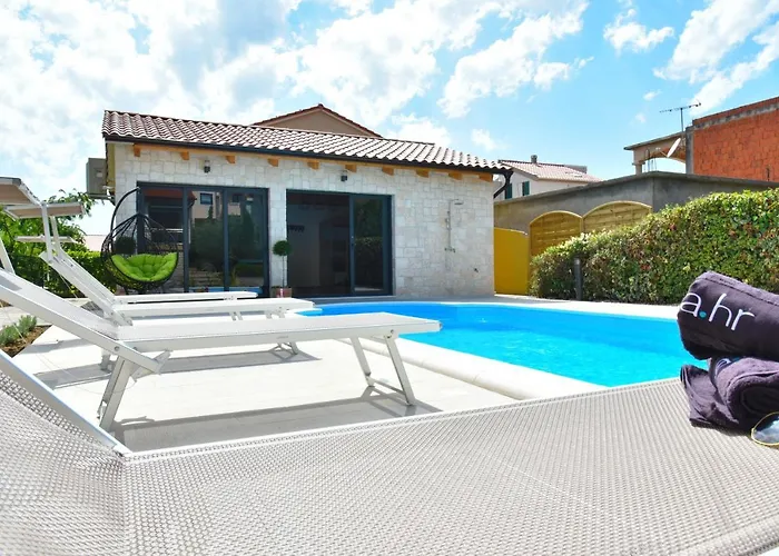 Lux Nina With Six Bedrooms, Private Pool By Adex Travel